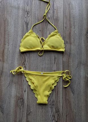 Купальник з чашечками