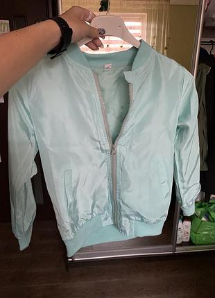Куртка-вітровка