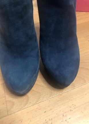 Суперовые итальянские зимние натуральные замшевые синие ботинки на меху ботильоны цвета морской волны4 фото