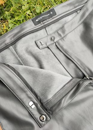 Стильные кожаные брюки с конткасной полоской батал expresso7 фото