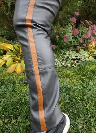 Стильные кожаные брюки с конткасной полоской батал expresso8 фото