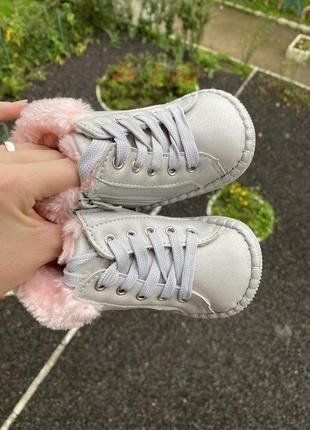 Тепленькі черевички для самих маленьких дівчат.3 фото