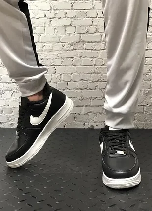 ❄️🖤 зимові жіночі кросівки кеди nike air force black з хутром 🖤❄️