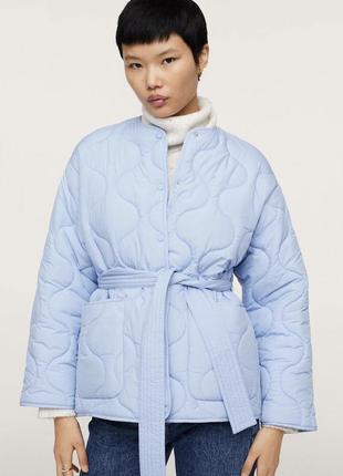 Стьобана куртка з поясом mango