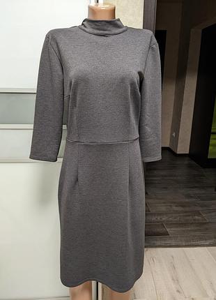 Сіре плаття ділового стилю