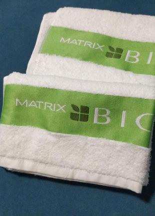 2  фирменные полотенца martix biolage1 фото
