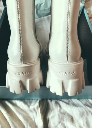 Женские кожаные сапоги люкс на осень весну демисезон белые ботинки prada chelsea boots на тракторной подошве в стиле прада2 фото