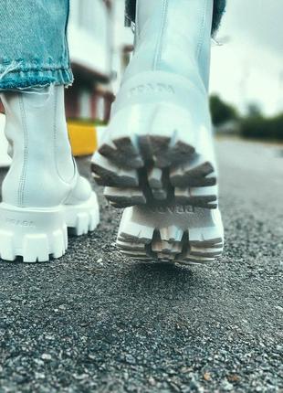 Женские кожаные сапоги люкс на осень весну демисезон белые ботинки prada chelsea boots на тракторной подошве в стиле прада9 фото