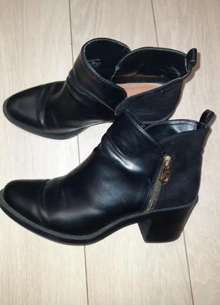 Комбинированные демисезонные ботильоны  zara