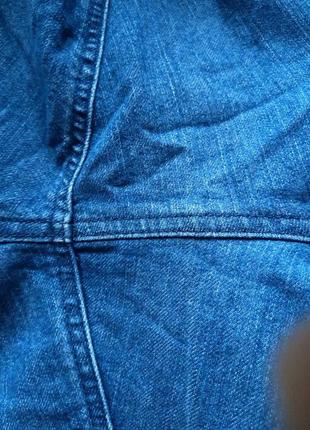 Женские стрейчевые джинсы с вышивкой на карманах.10 фото