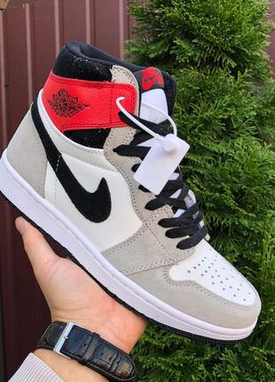 Женские кроссовки nike air jordan 1 retro high og замшевые кожаные серые белые красные