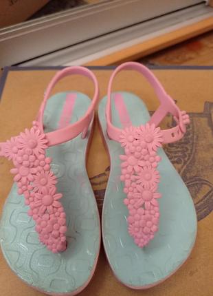 Продам босоножки силиконовые