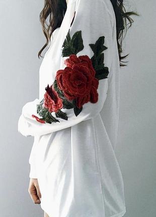 Красивий, білий світшот, кофта з аплікацією з троянд етно, стиль4 фото