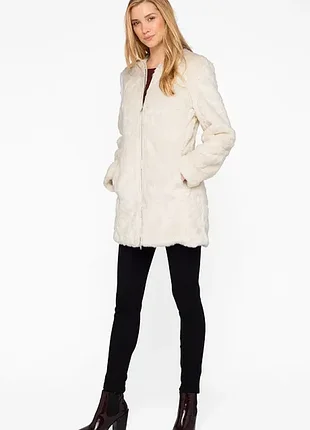 Шубка нова біла трендова. розмір європа 40 наш 44-46