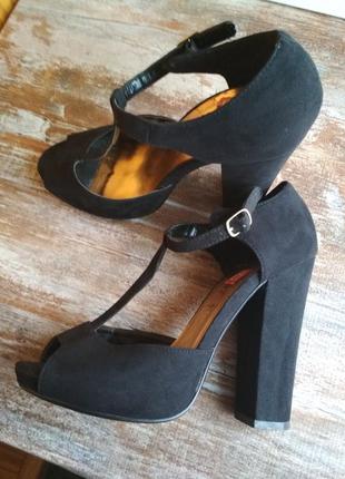 Стильні босоніжки new look 38 р.