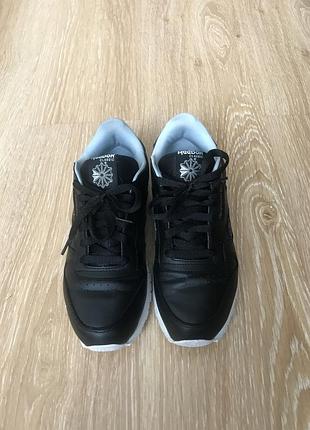 Кросівки  жіночі