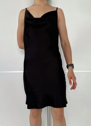 Сукня в білизняному стилі чорна базова стильна вечірня тренд 2022 легка сексуальна