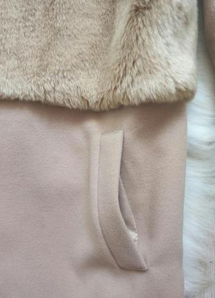Бежевое теплое короткое пальто с мехом сверху половина карманами нюд светлое коричневое италия6 фото