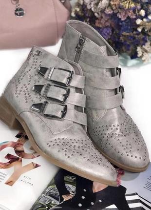 Серые серебряные ботинки с ремешками9 фото