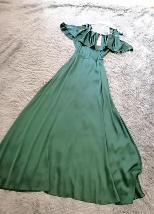 Ефектна довга сукня з відкритими плечима і воланом по лінії грудей з кишенями тканина еко шовк эффек