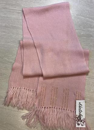 Очень красивый и стильный вязаный розовый шарф.8 фото