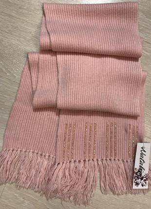 Очень красивый и стильный вязаный розовый шарф.2 фото