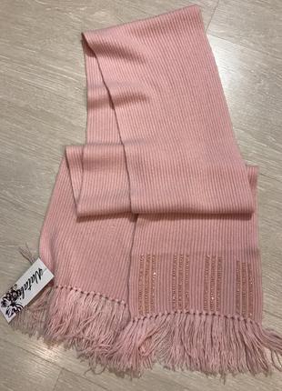 Очень красивый и стильный вязаный розовый шарф.6 фото