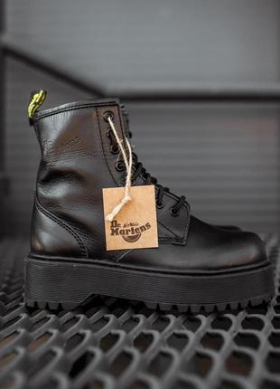 Чорні черевики із натуральної шкіряні dr. martens