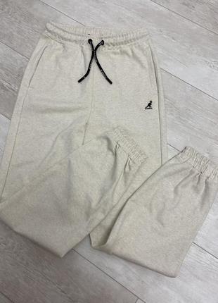 Бежевые спортивные штаны брюки kangol jog pant