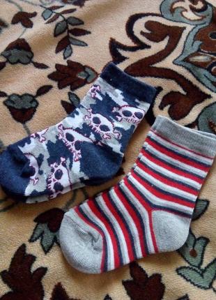 Продам шкарпетки осiнь-весна. пiдiйдуть як на хлопчика так i на дiвчинку. по довжинi 10см.