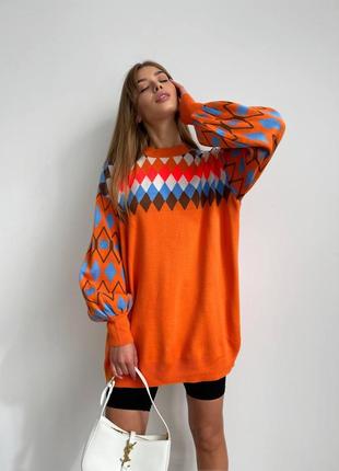 Оранжевый свитер с узором