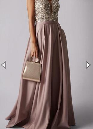 Вечернее длинное платье бежевое пудровое капучино кофейное нюдовое с камнями и атласом.