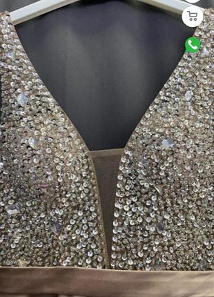 Вечернее длинное платье бежевое пудровое капучино кофейное нюдовое с камнями и атласом.