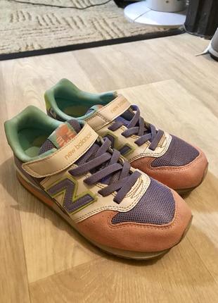 Яскраві кросівки new balance на дівчинку