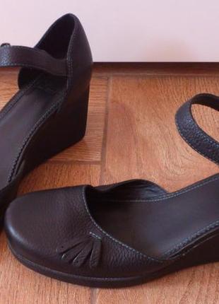 Босоножки кожаные женские босоніжки шкіряні жіночі туфли туфлі clarks кларкс р.37,5🏴󠁧󠁢󠁥󠁮󠁧󠁿1 фото