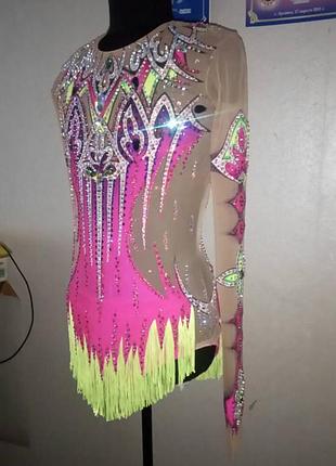 Купальник для художественной гимнастики. в идеальном состоянии