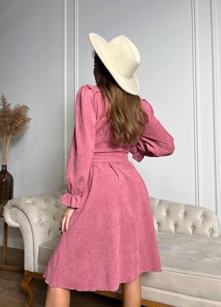 Женское платье миди с поясом вельветовое на осень хаки красное розовое6 фото