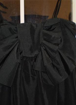 Коктейльне чорне плаття.
