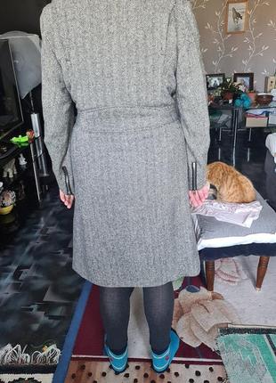 Пальто в яскравому стані