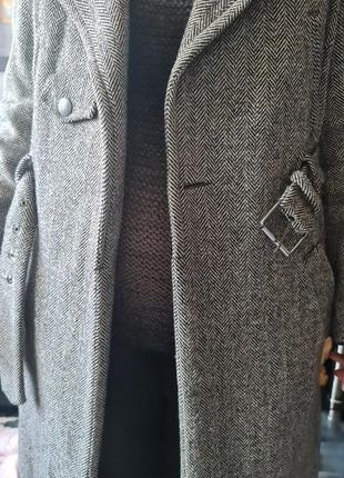 Пальто в яскравому стані