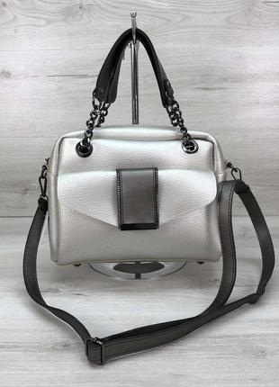 Стильная женская сумка серебряного цвета