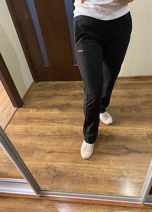Спортивные штаны прямого кроя
