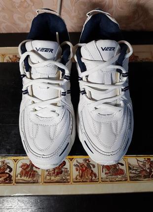 Белые кожанные кроссовки veer