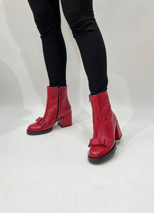 Женские ботильоны ботинки из натуральной кожи декорированные бантом чёрным цвете на каблуке 6 см4 фото