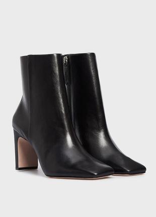 Schutz женские черные кожаные ботильоны