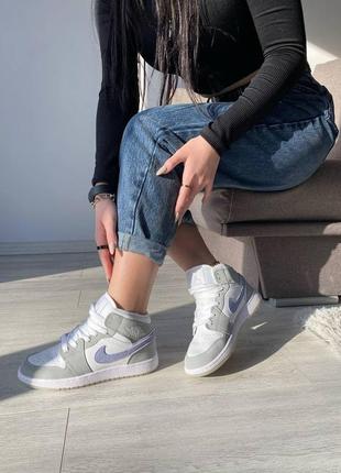 Жіночі кросівки nike air jordan 1 retro white grey violet / smb