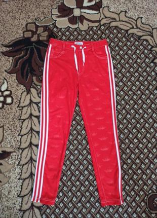 Адидас оригиналы

красные женские спортивные штаны из коллаборации с fiorucci