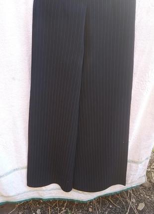 Женские черные широкие брюки в полоску5 фото