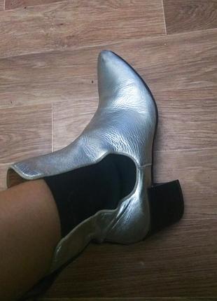 Срібні,сріблясті,срібні,металік черевики,ботильйони,чобітки,напівчобітки