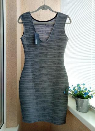 Силуэтное серое платье мини из красивой фактурной ткани прямого силуэта3 фото